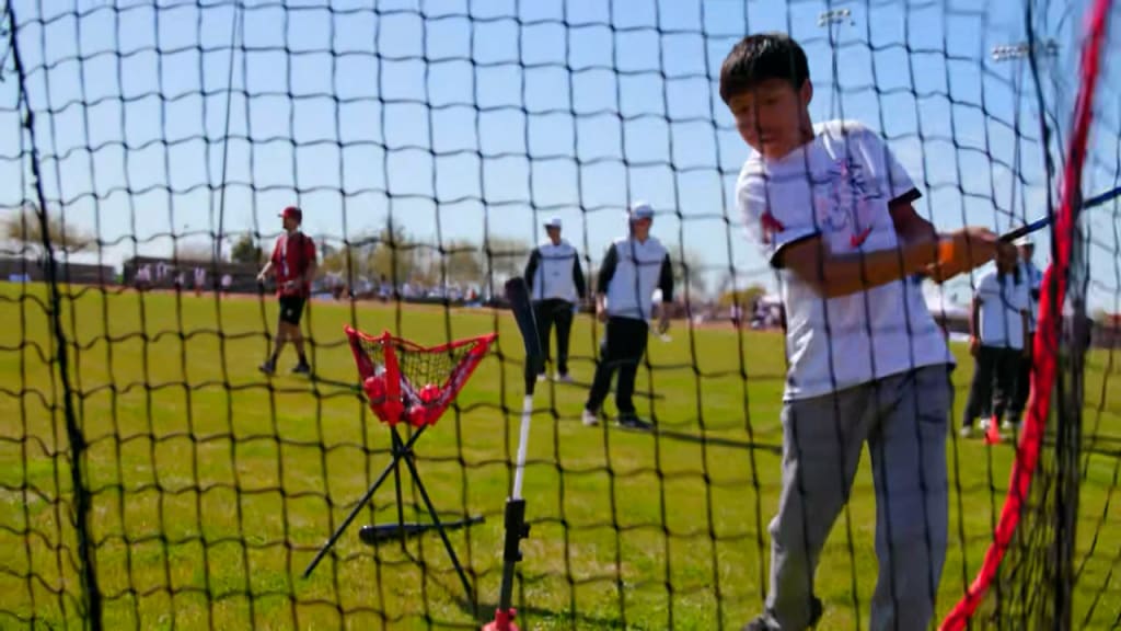 Jacoby Ellsbury visits Nike baseball camp for Native American youth