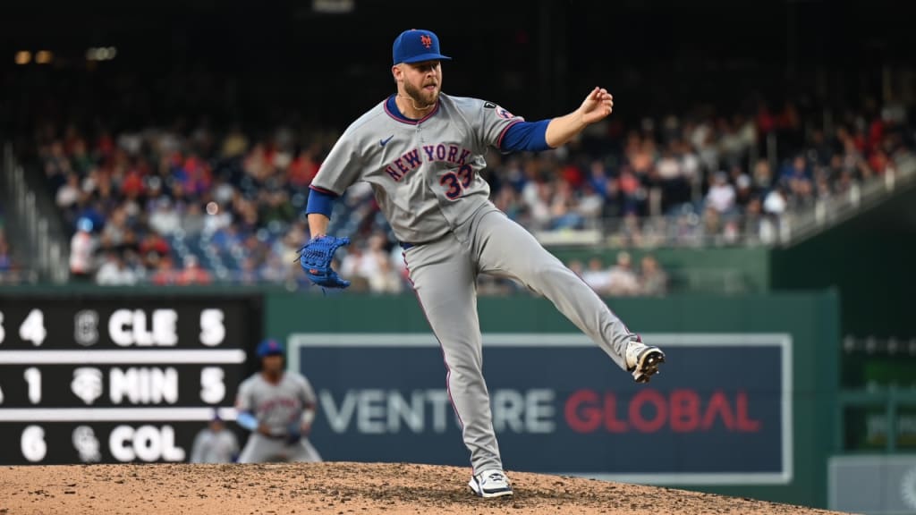 A.J. Minter exits with injury in 8th