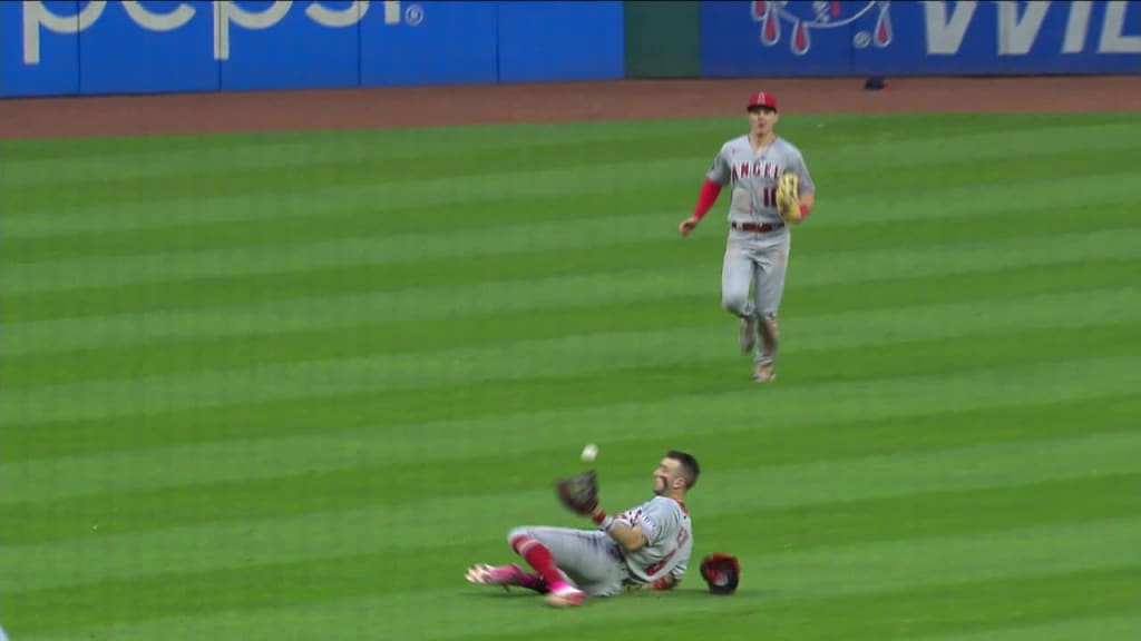Neto's over-the-shoulder grab