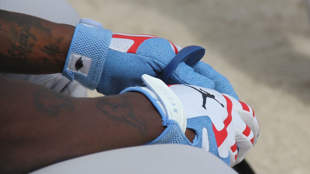 jazz-chisolm-gloves