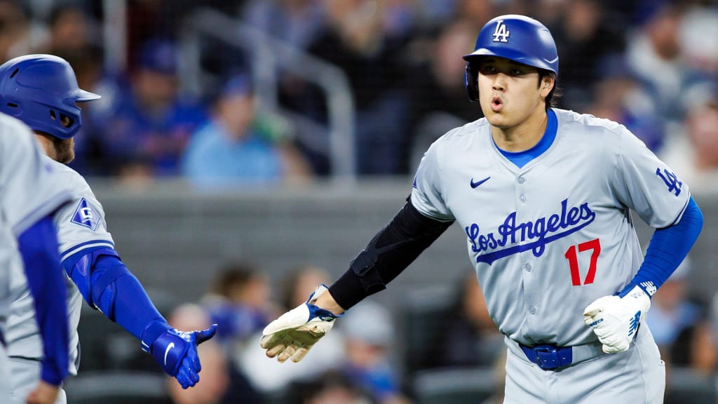 Unflappable Ohtani leads Dodgers in Toronto