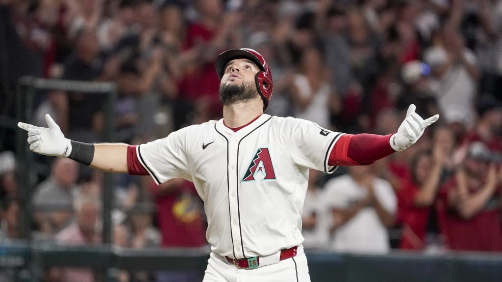 D-backs pick up Eugenio Suárez's option for 2025