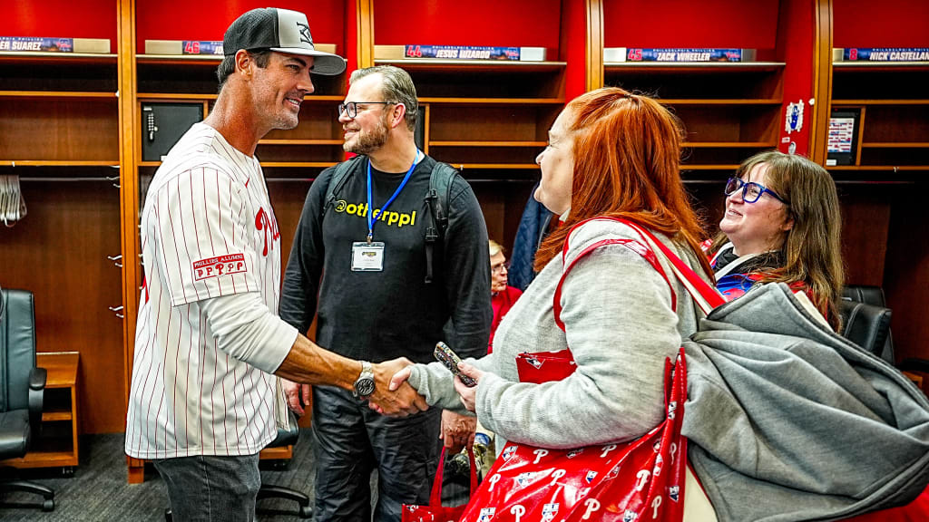 Former Phillies pitcher Cole Hamels greets fans during the team's Sleep Out event. (photo via Miles Kennedy)