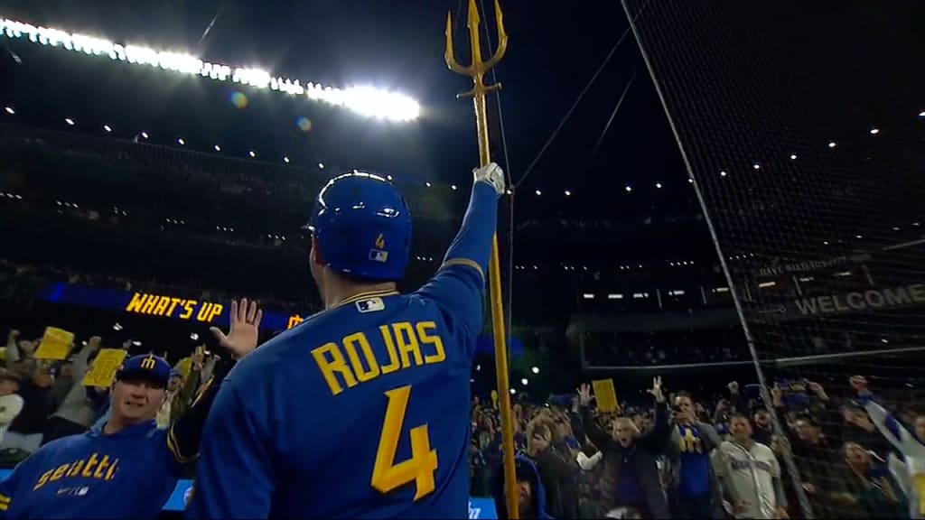 Despite being eliminated from postseason, Mariners fans show their support  at final game of season