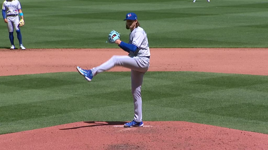 Guerrero Jr.'s infield single, 04/21/2023