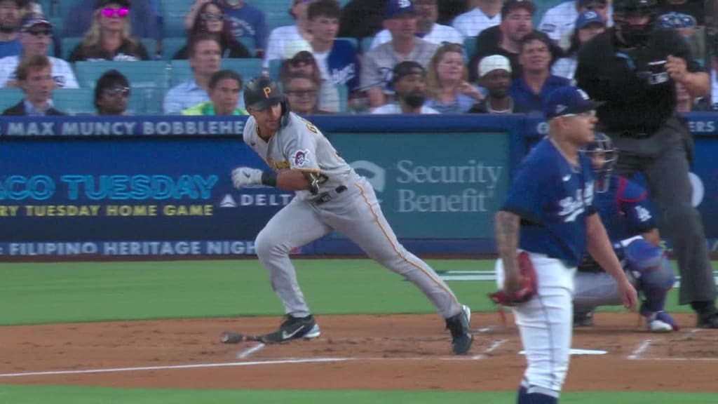 SF Giants: Bryan Stow throws first pitch, team unveils new uniforms