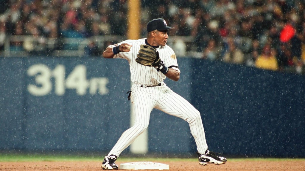 Duncan signed as a free agent in December of 1995, but his role wasn’t clear as Spring Training opened. When injuries to Tony Fernandez and Pat Kelly forced the Yankees to slot Duncan into the everyday lineup, the newcomer jumped at the opportunity. “With the team that I had around me,” he said, “I couldn’t wait to get to the ballpark every day.” (Photo Credit: Getty Images)