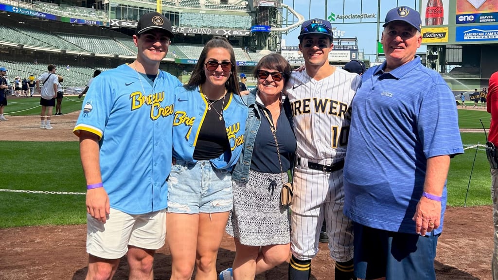 Sal Frelick's family attends his second MLB game