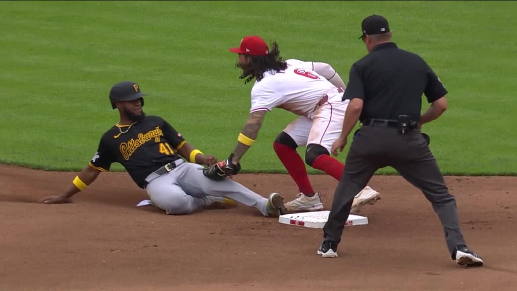 Tyler Stephenson throws out Bryan De La Cruz