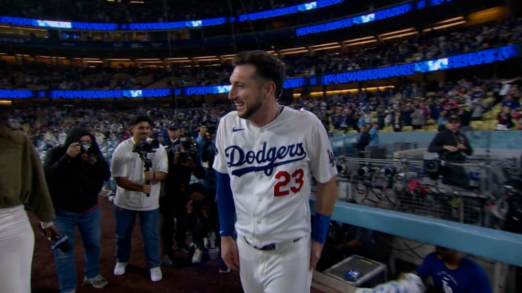 Kyle Tucker hits walk-off single to beat Marlins