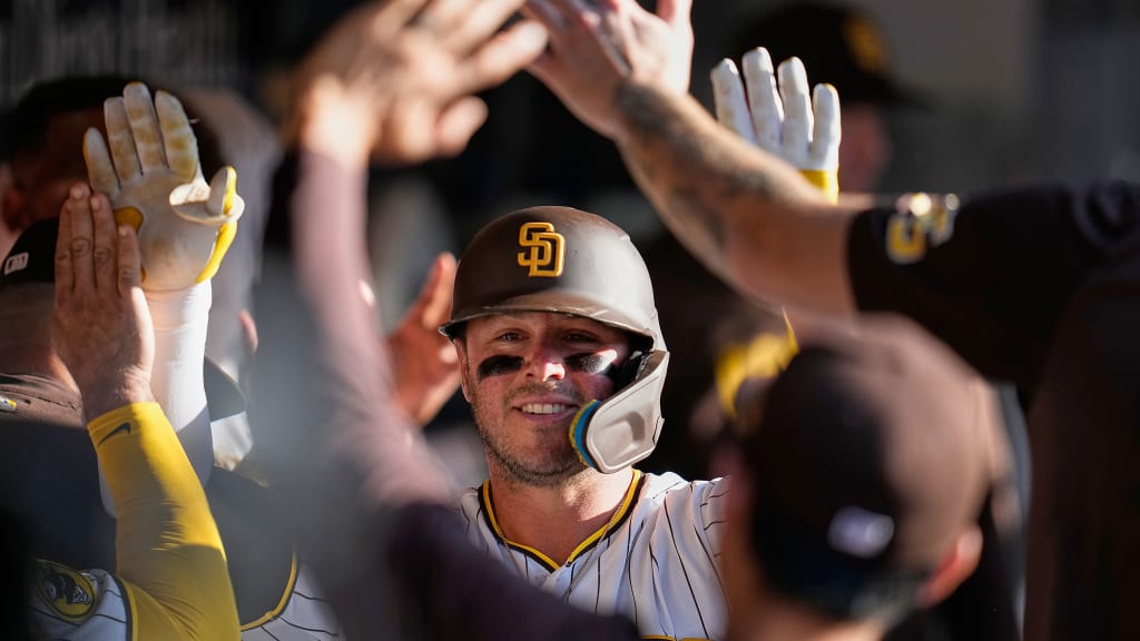LIVE: Padres have sights set on sweep