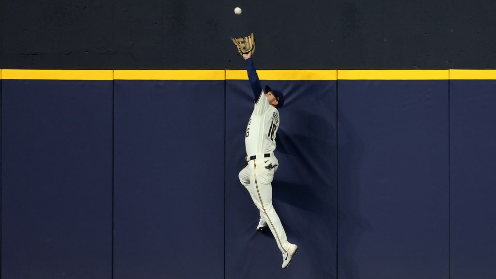LIVE: A little give and take from Milwaukee's center fielder