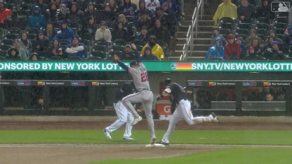 Braves just out here throwing the ball anywhere - New York Mets