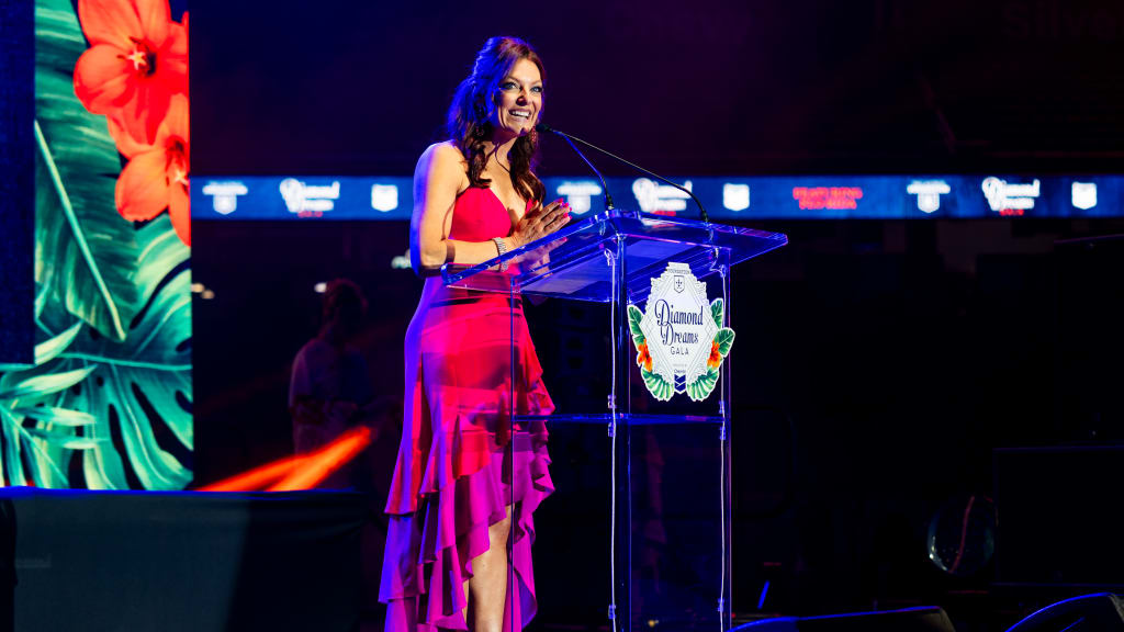 Astros in-game reporter Julia Morales addresses attendees at the Diamond Dreams Gala. (credit: Houston Astros)