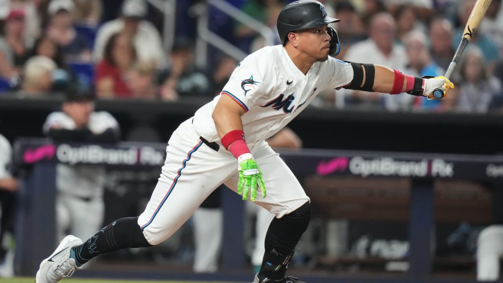 Hernández's power puts him in fine outfield company