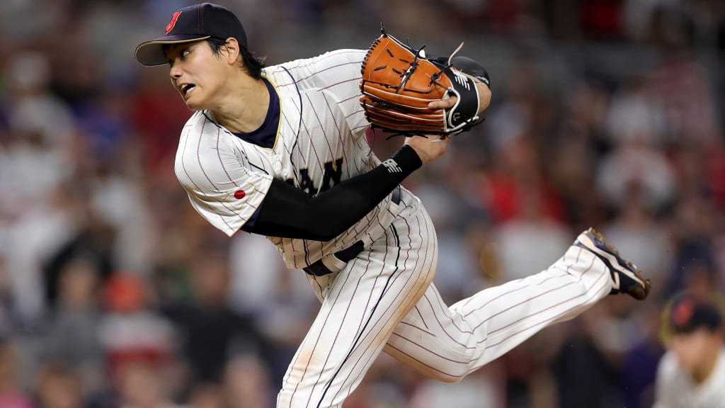 Shohei Ohtani pitching for the Los Angeles Dodgers