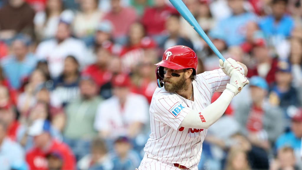 Harper usa bate para revelar el género de su 4to bebé 