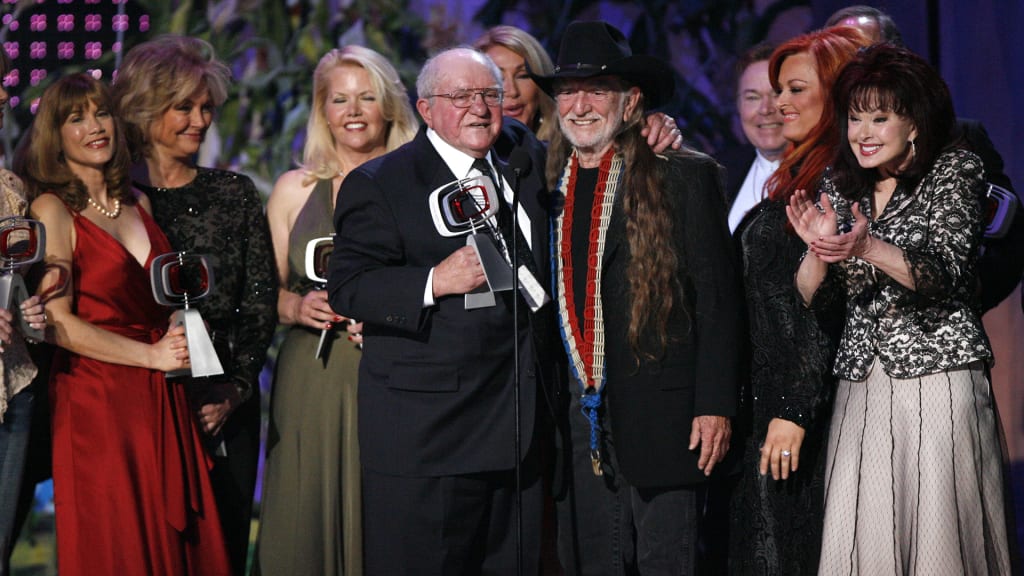 Torey Lovullo's father, Sam, accepts an award in 2007 surrounded by Willie Nelson and the cast of "Hee Haw" | Gus Ruelas, AP