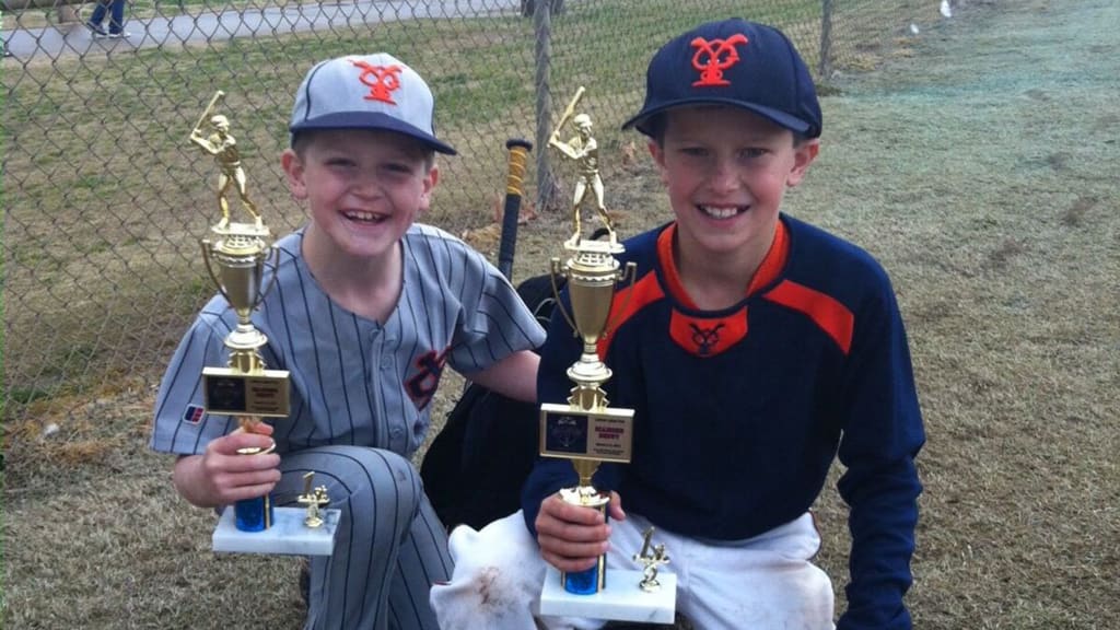 Left-right: Cooper and brother Ozzie (courtesy Pratt family)