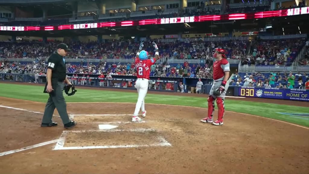 Chisholm Jr.'s solo homer (7)