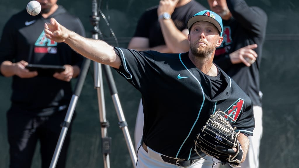 Kelly (back) may avoid IL stint despite back issue