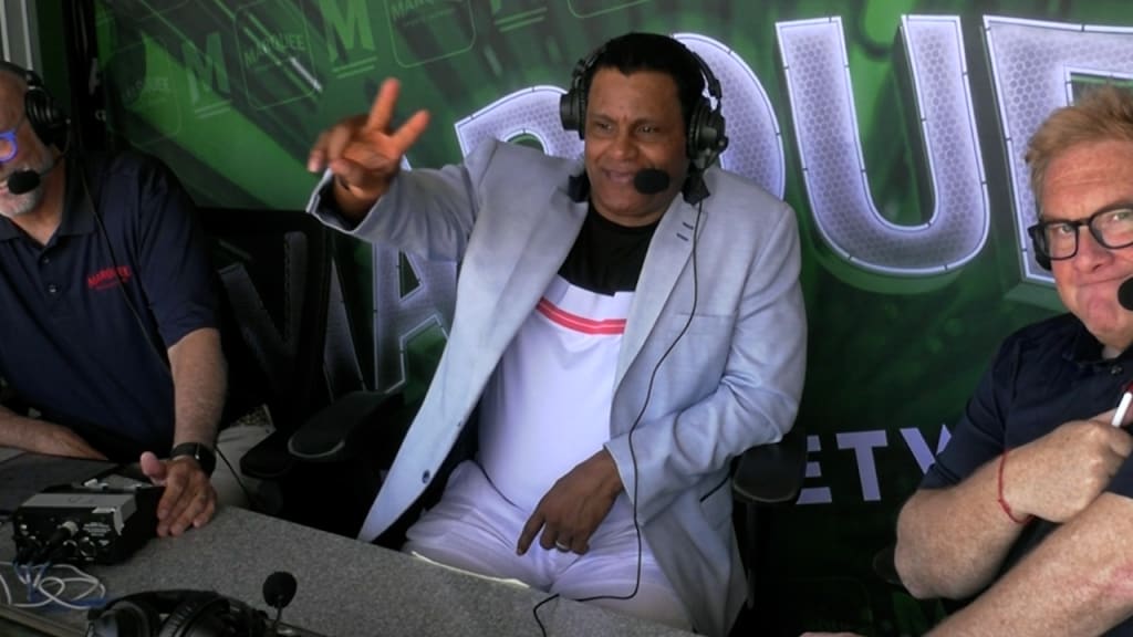 Sammy Sosa returns to Wrigley Field for the first time in 21 years