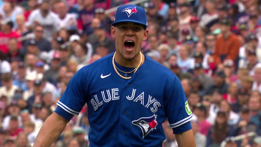 Mariners players aren't happy their club selling Blue Jays gear