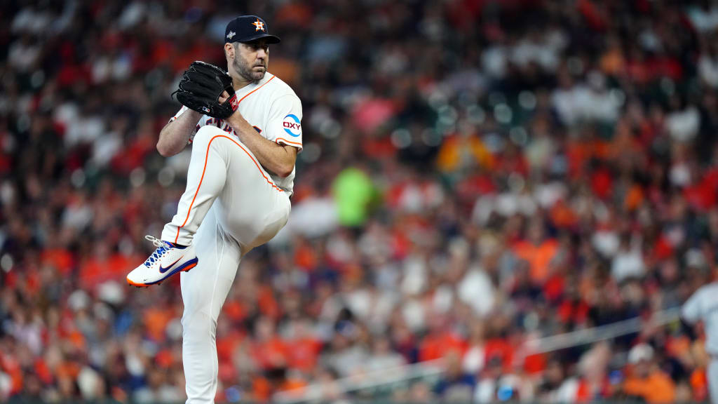 Kate Upton celebrates Justin Verlander before Astros-Phillies Game 1