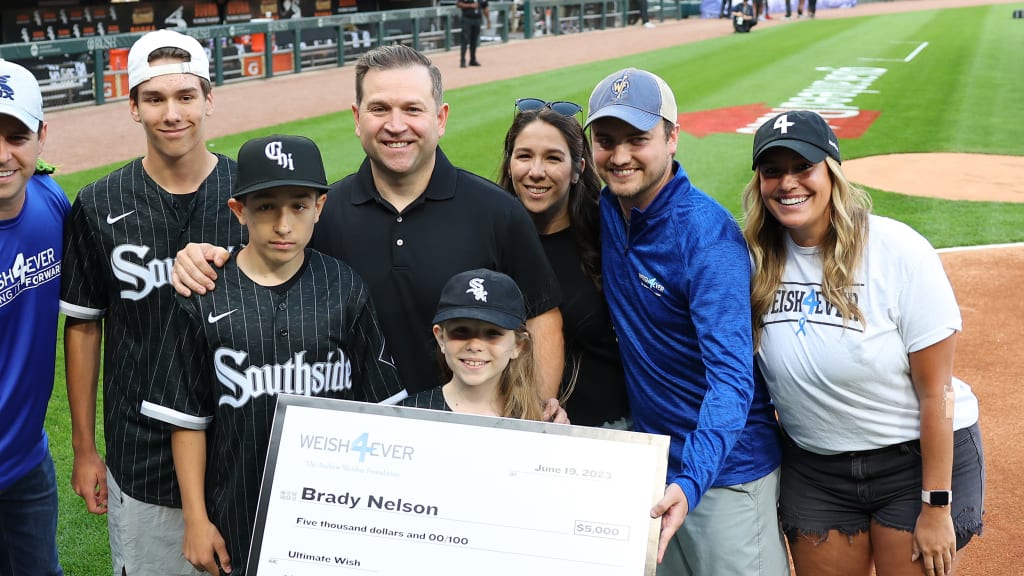 Chicago White Sox welcome young fan who battled cancer