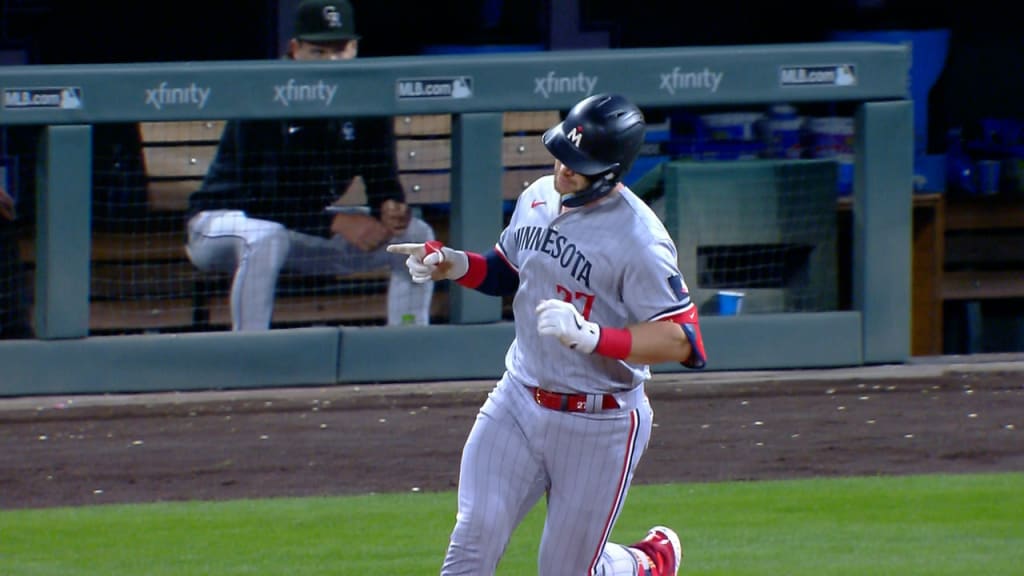 Willi Castro robs home run with card in other hand