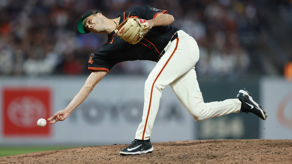 Giants appear to pivot to selling at Deadline with Rogers trade