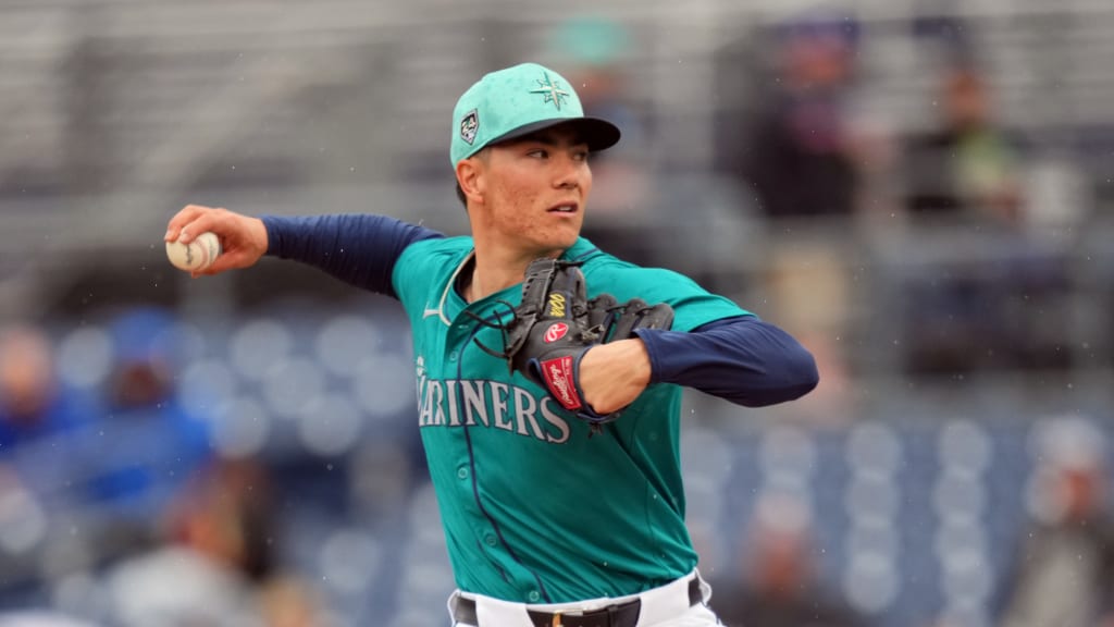 Bryan Woo strikes out three across 2 2/3 innings 
