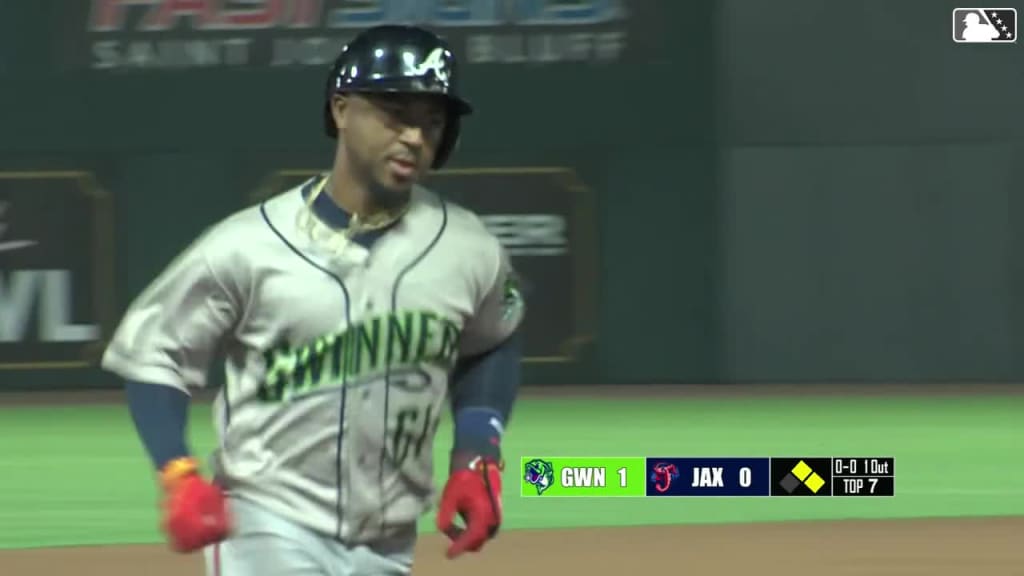 Ozzie Albies belts a three-run homer