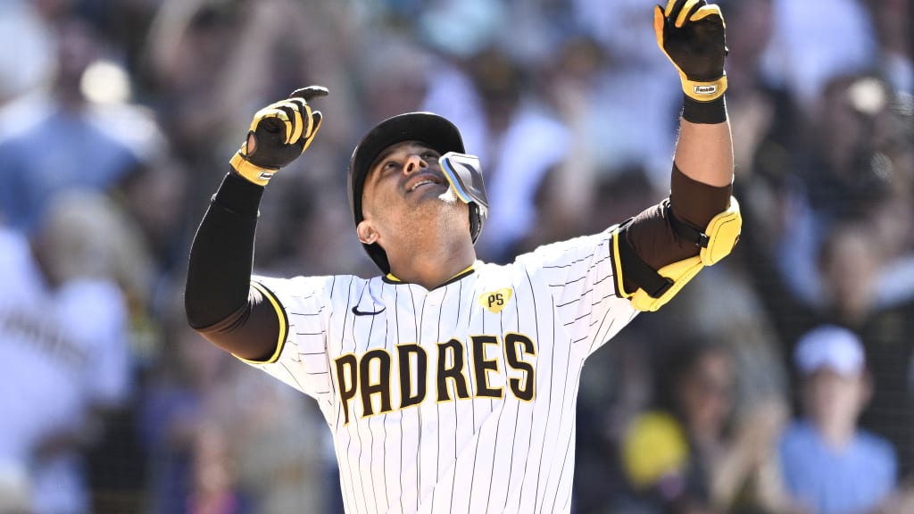 Donovan Solano arrives at Mariners Spring Training