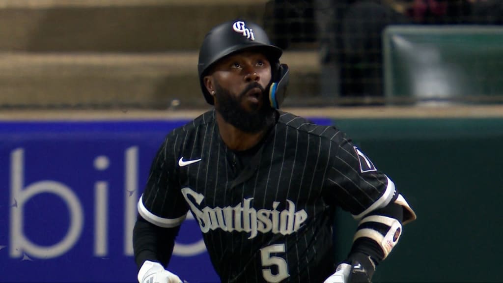 José Berríos picks off Tim Anderson, 06/20/2022