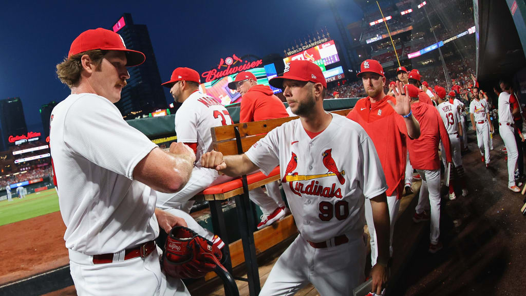 Why the Cardinals should wear navy blue caps for every road game