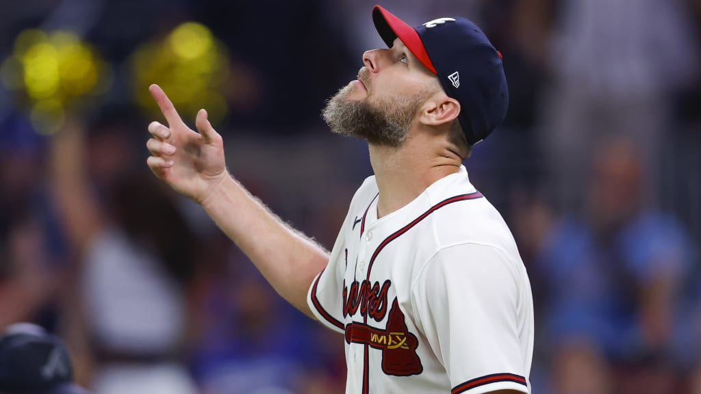 Sale superb, outduels Yamamoto as Braves complete sweep