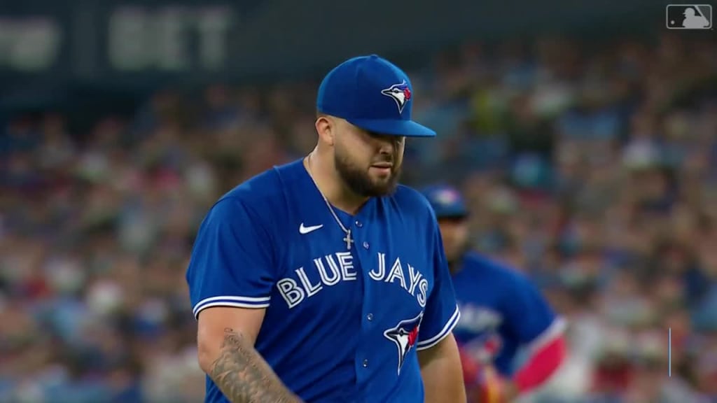 Alek Manoah's mom steals the show in Blue Jays pitcher's MLB debut