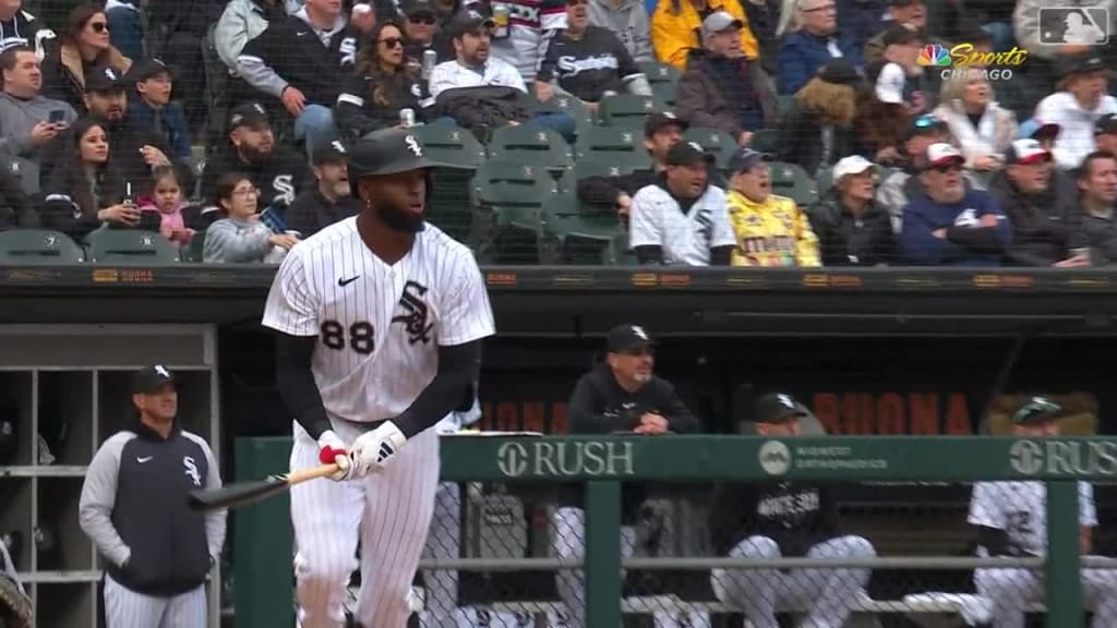 Luis Robert Jr. robs and hits homer in White Sox loss to A's