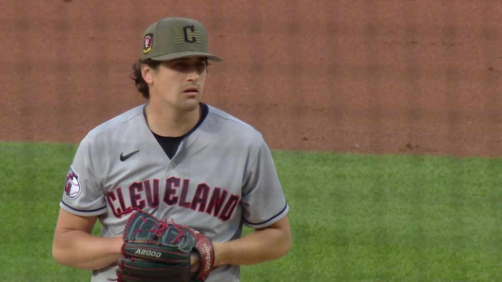 White Sox broadcast shows off Karinchak going to a black spot in his glove  : r/baseball