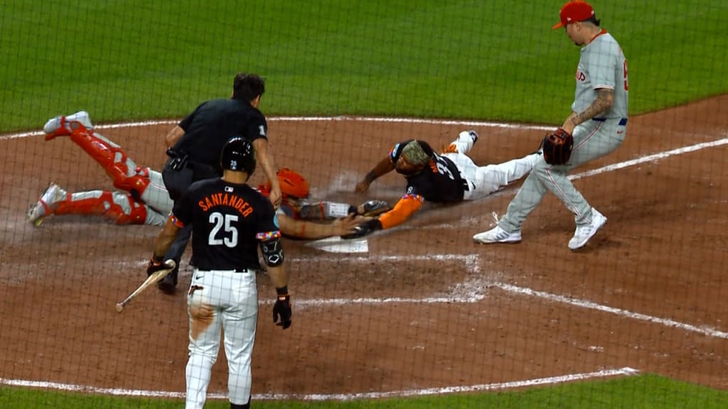 Cedric Mullins scores on a wild pitch to tie the game
