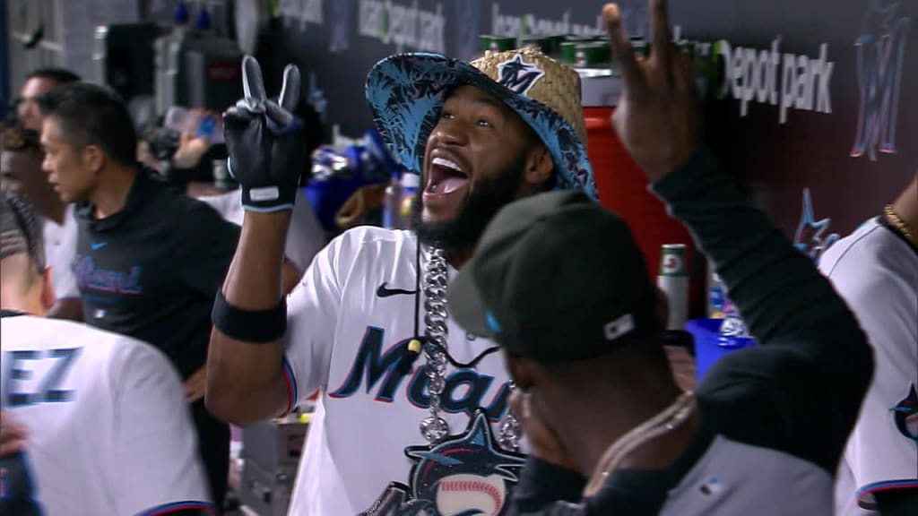 De La Cruz's two-run homer (8)