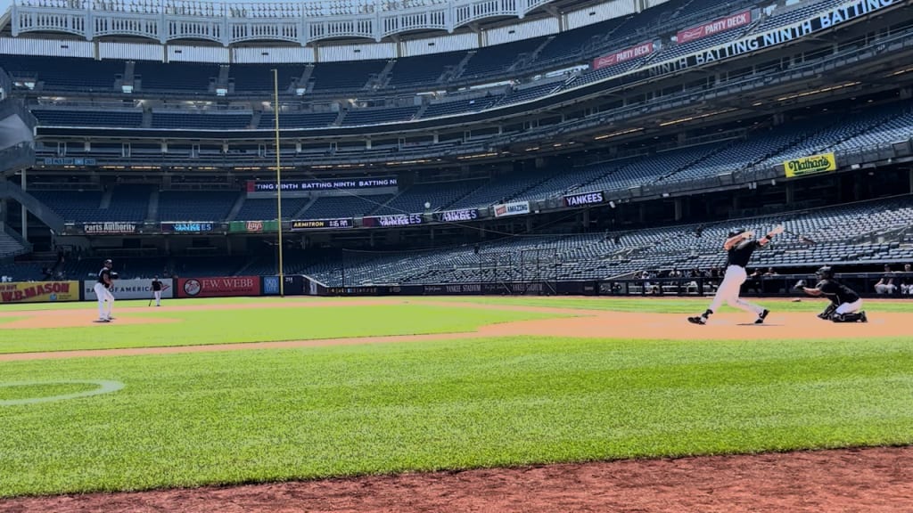 Yankees' Aaron Judge takes batting practice at spring training