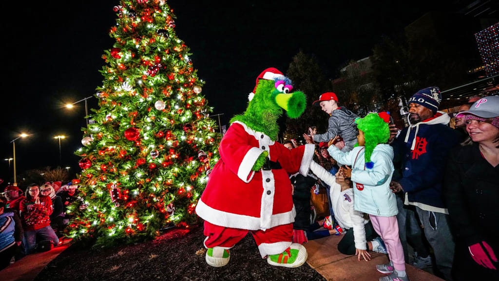 Philadelphia Phillies on X: The Majestic Clubhouse Store is open and the  Phillies Holiday Sale & Tree Lighting day has officially begun!   / X