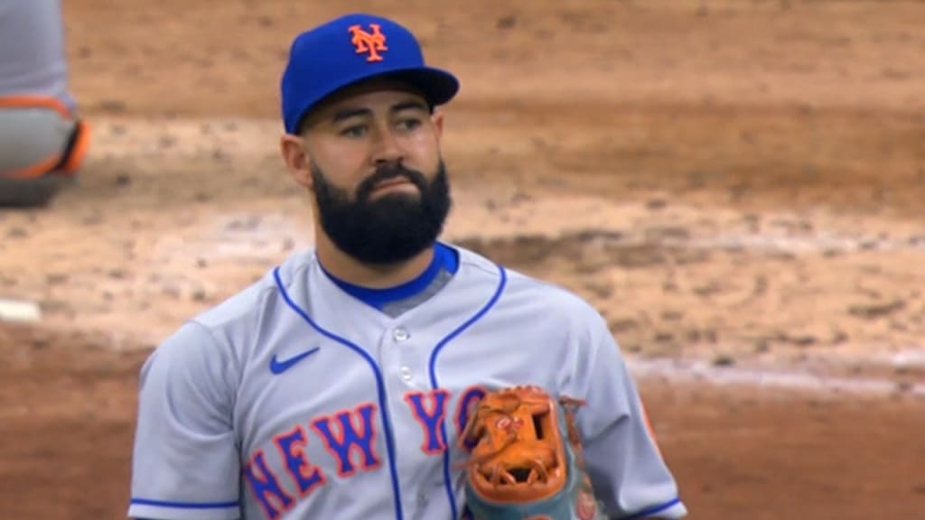 Mets' Carrasco gets violation before throwing his 1st pitch