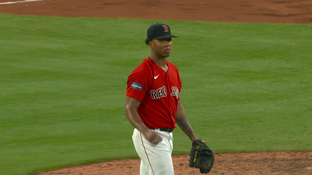 Brayan Bello shuts down the slumping Rangers to help the Red Sox win 4-2
