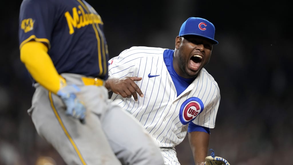 Héctor Neris seals the win with a groundout