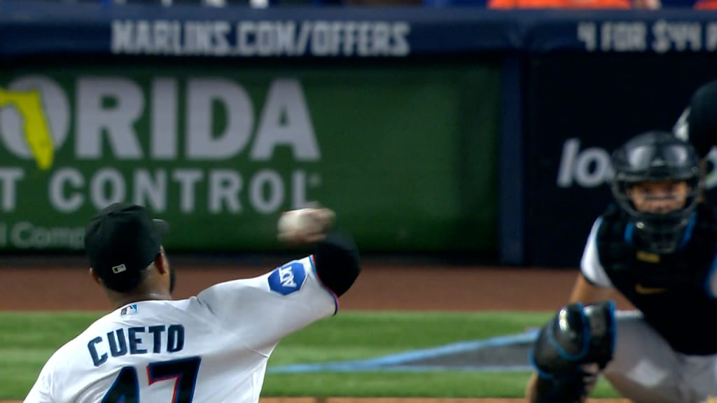 Cueto fans McCormick in the 2nd 