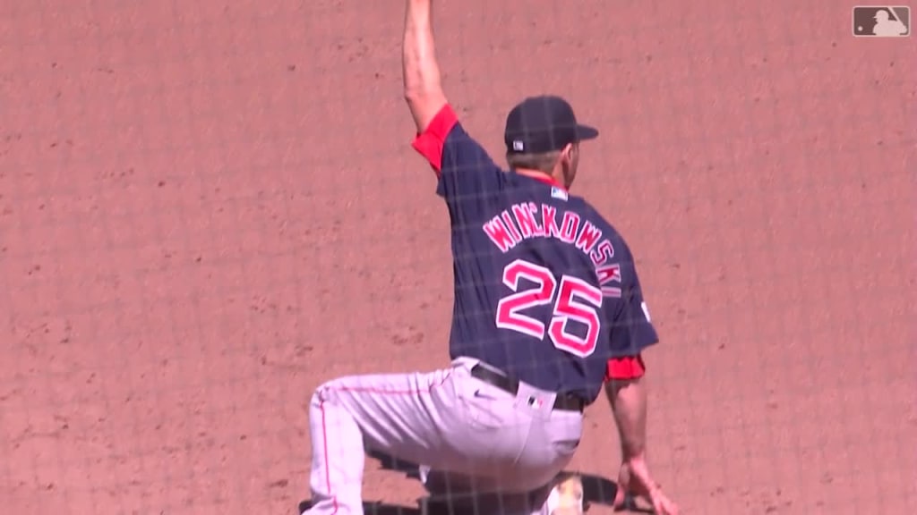 Second-year big leaguer Kim starts to warm up at the plate