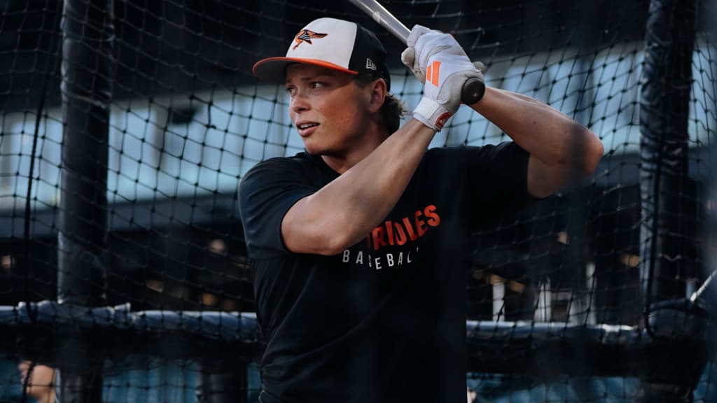 Stitches gone, Holliday (hand) eager to get to work with rehab